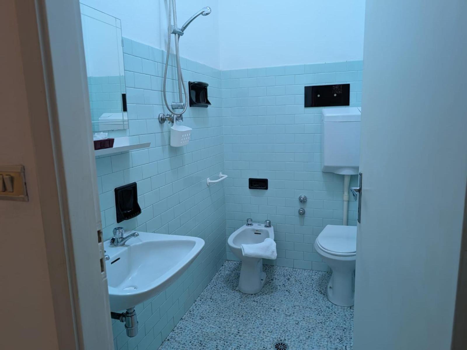 Villa Antonietta Rooms & Coffee Чезенатико Стая снимка