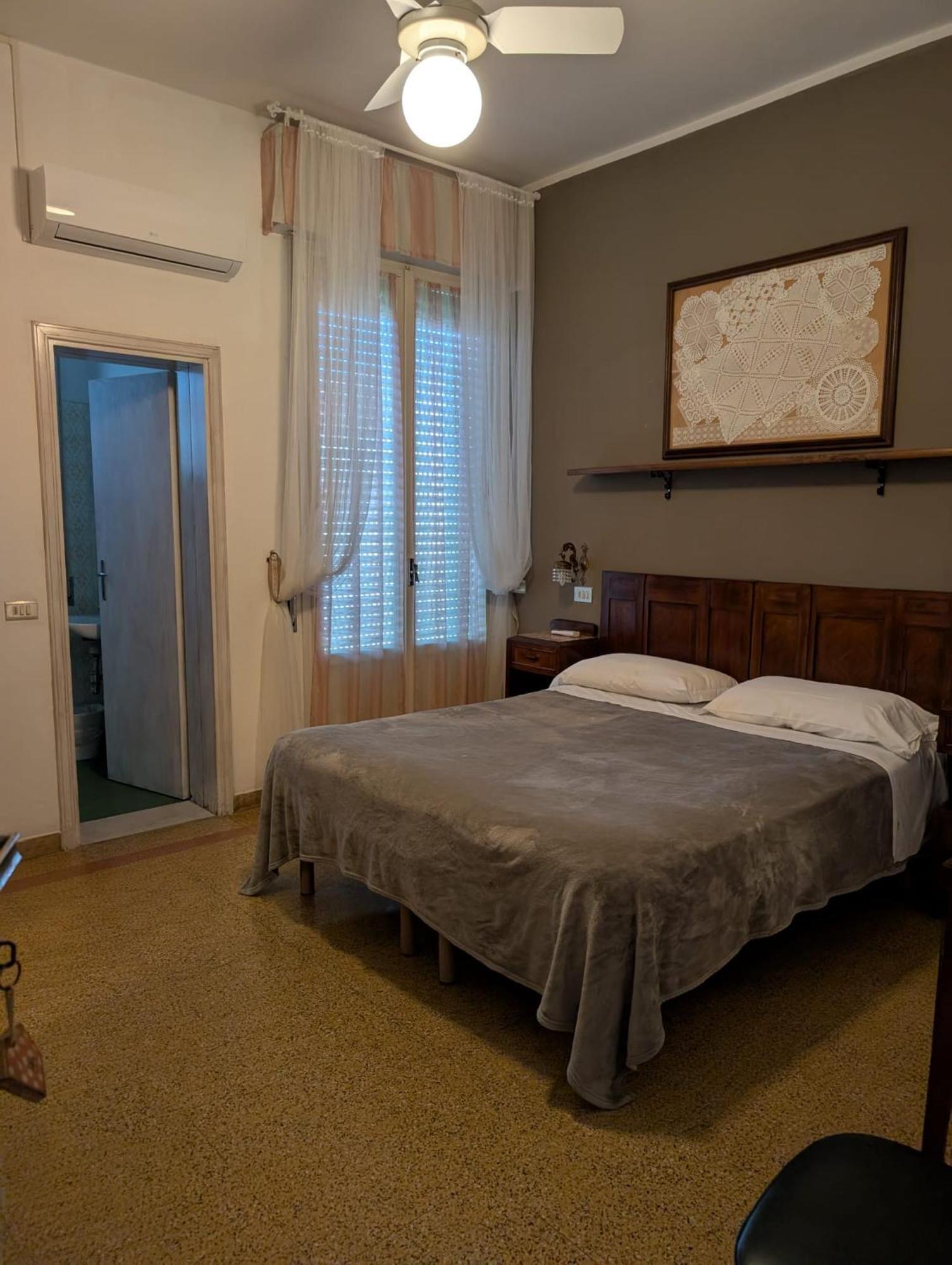 Villa Antonietta Rooms & Coffee Чезенатико Стая снимка